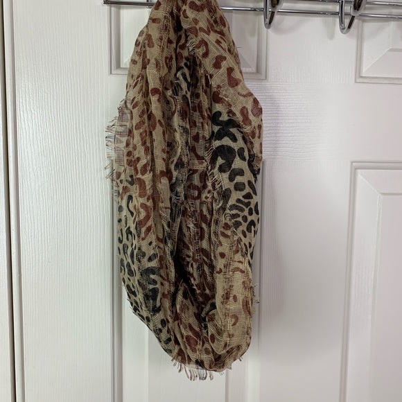 NET SHEET ANIMAL PRINT SCARF IN TAN, BLACK, BROWN - Picture 3 of 6